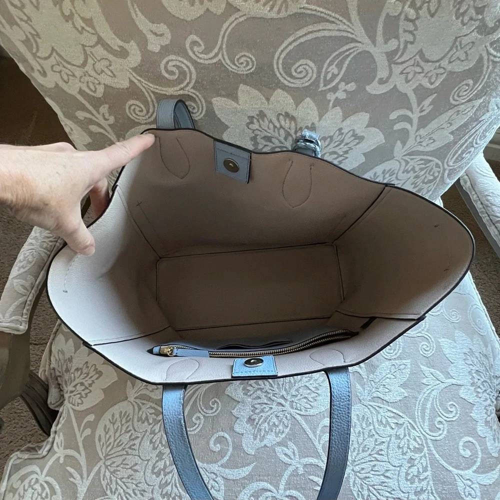 Elegant Blue Leather Tote Bag - Picture 2 of 13